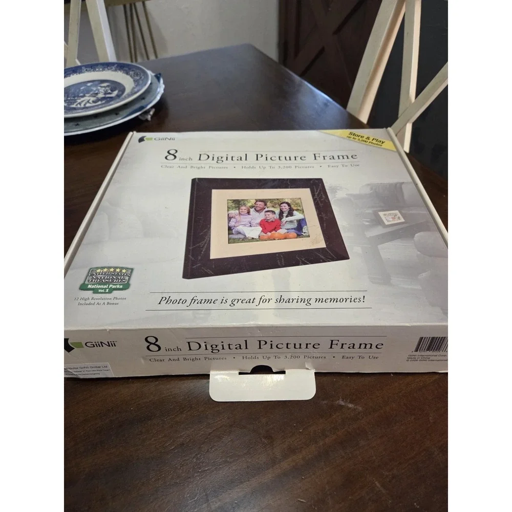 GiiNii 8 Inch Digital Picture Frame -Store Up to 3200 Photos 8
